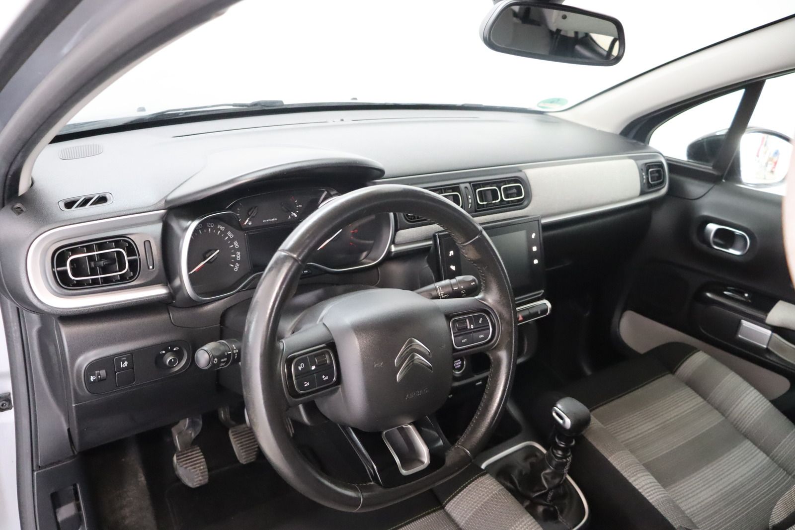 Fahrzeugabbildung Citroën C3 * LED * Navi * Keyless * 8-fach