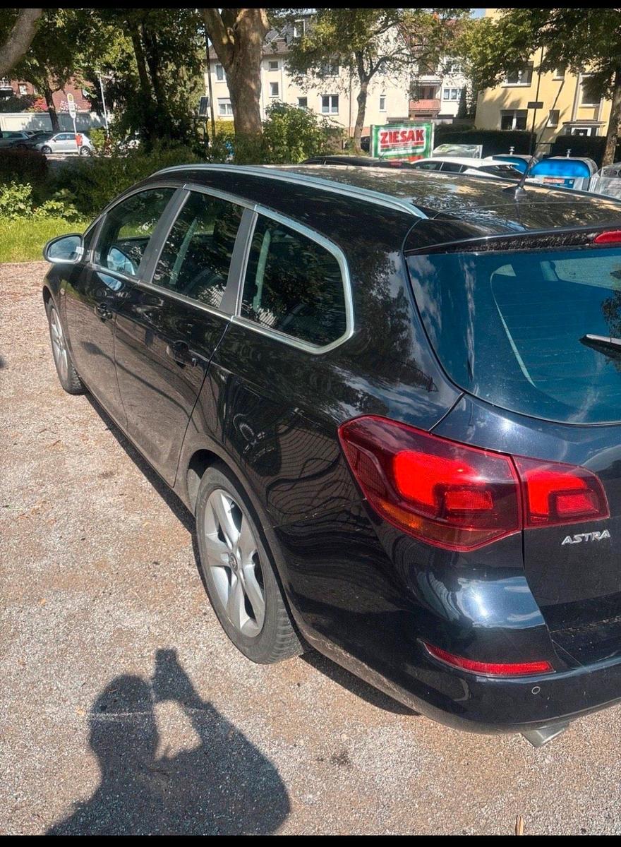 Opel Astra, 2011