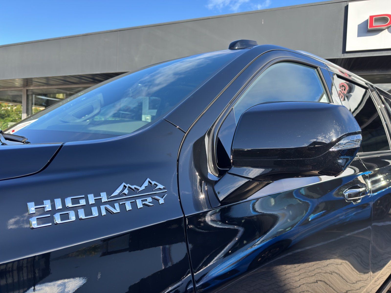 Fahrzeugabbildung Chevrolet Suburban High Country 6.2 MY25 PDC/TV/LED/AHK/