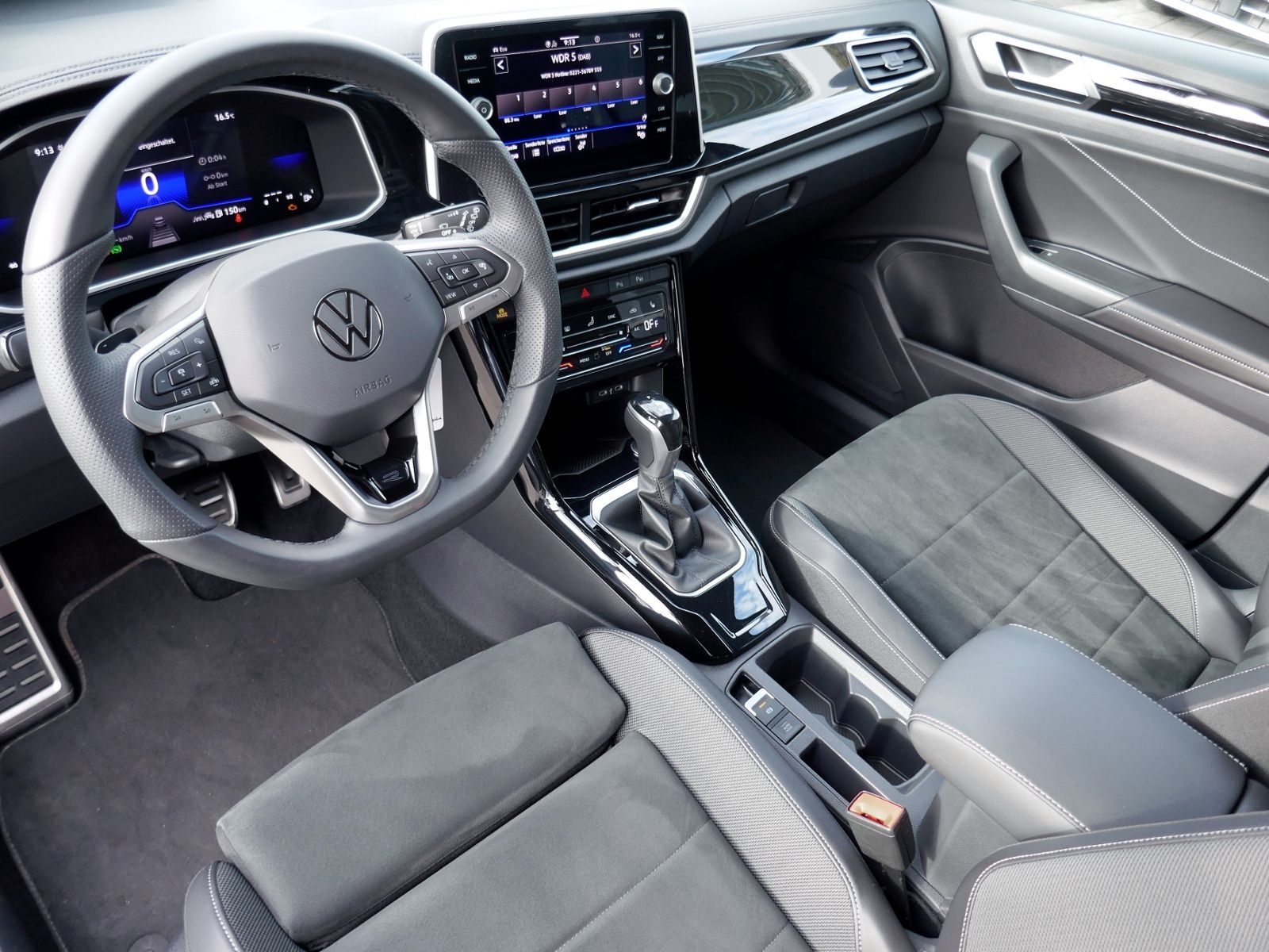 Fahrzeugabbildung Volkswagen T-Roc R-Line 1.5 TSI DSG | LED AHK RFK ACC