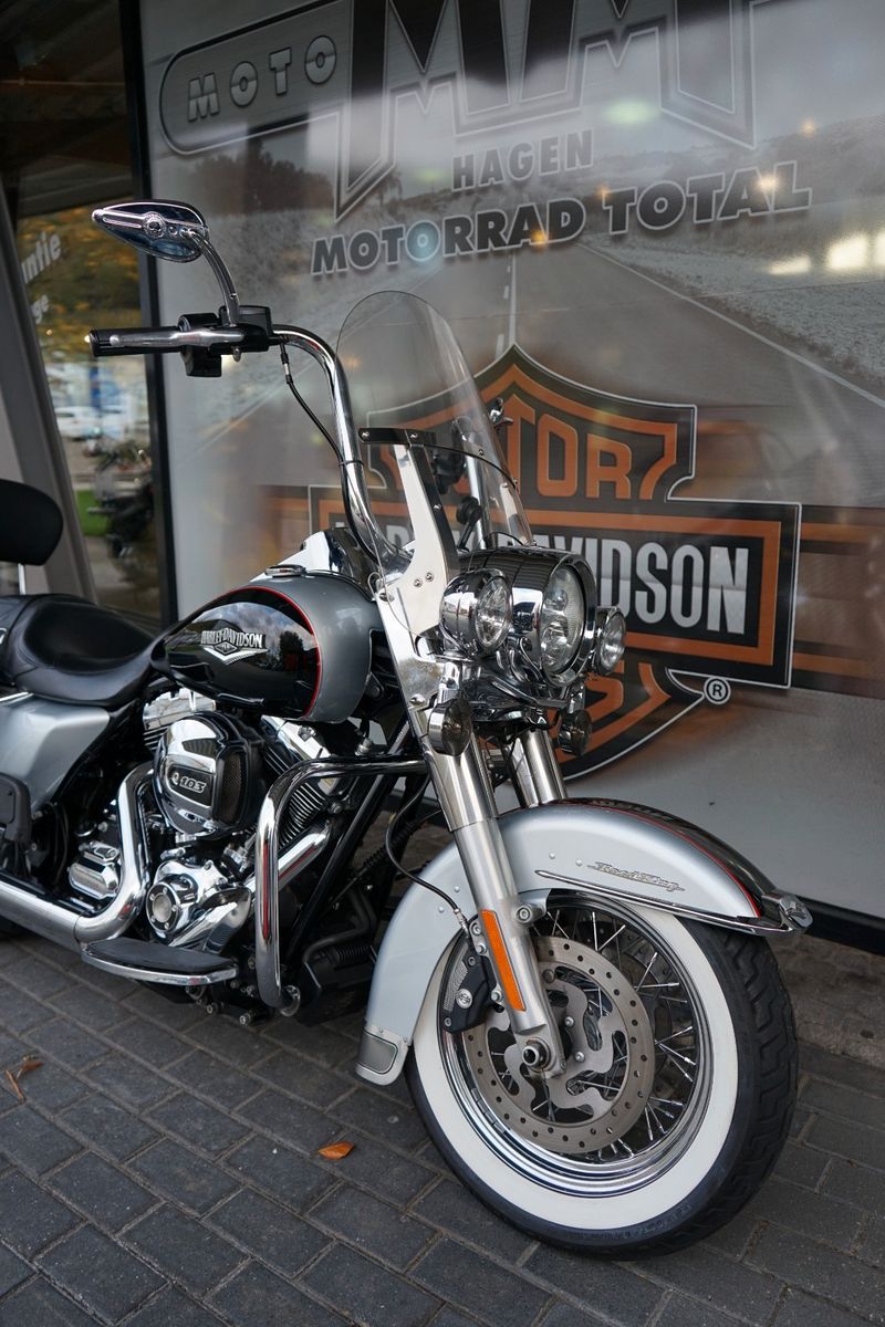 Fahrzeugabbildung Harley-Davidson Road King Classic mit Jekill & Hyde, Ape Lenker