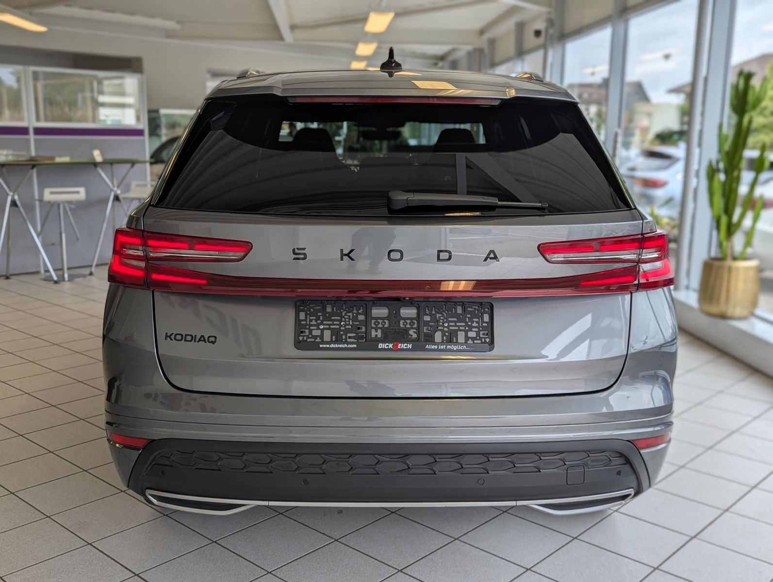 Fahrzeugabbildung SKODA Kodiaq 2.0 TDI Sportline 7-Sitze ACC Memory 20"