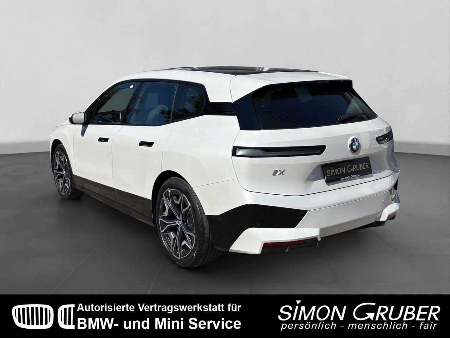 Fahrzeugabbildung BMW iX xDrive50 Sport PanoSky H&K HUD Laser AHK