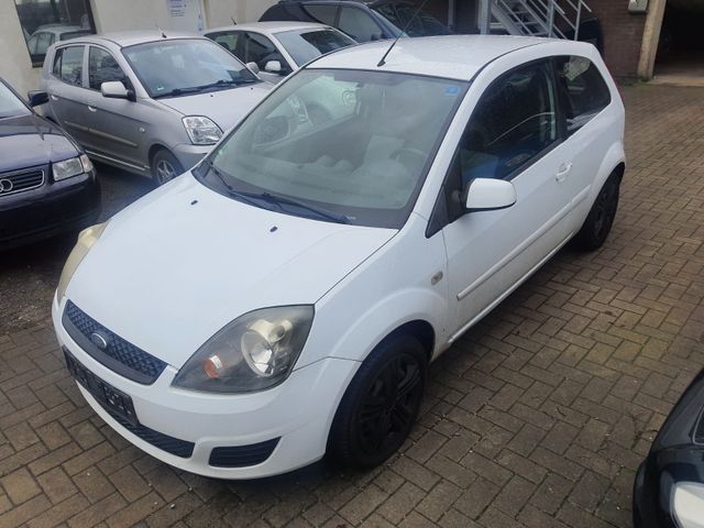 Ford Fiesta 1.3L Fahrbereit mit Tüv .