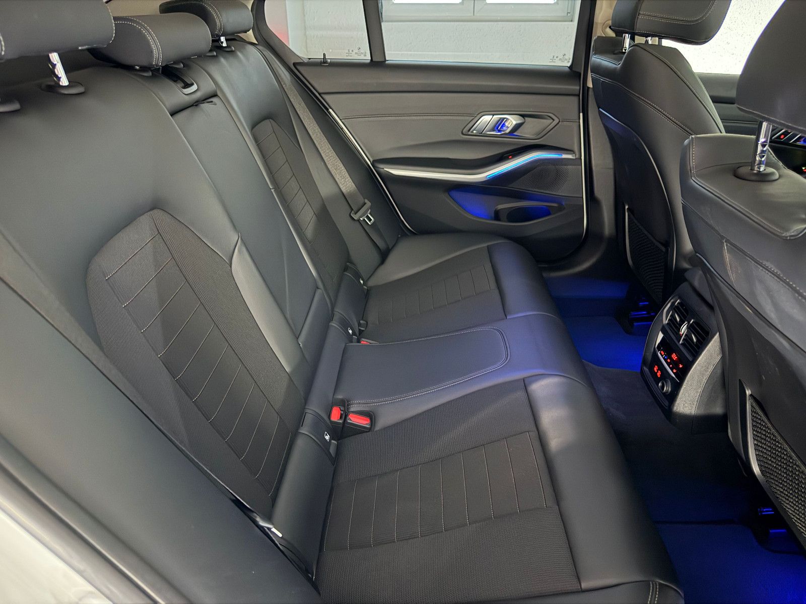 Fahrzeugabbildung BMW 320 i SPORT LINE/LED/DAB/KAMERA/VRTL COCKPIT/ACC