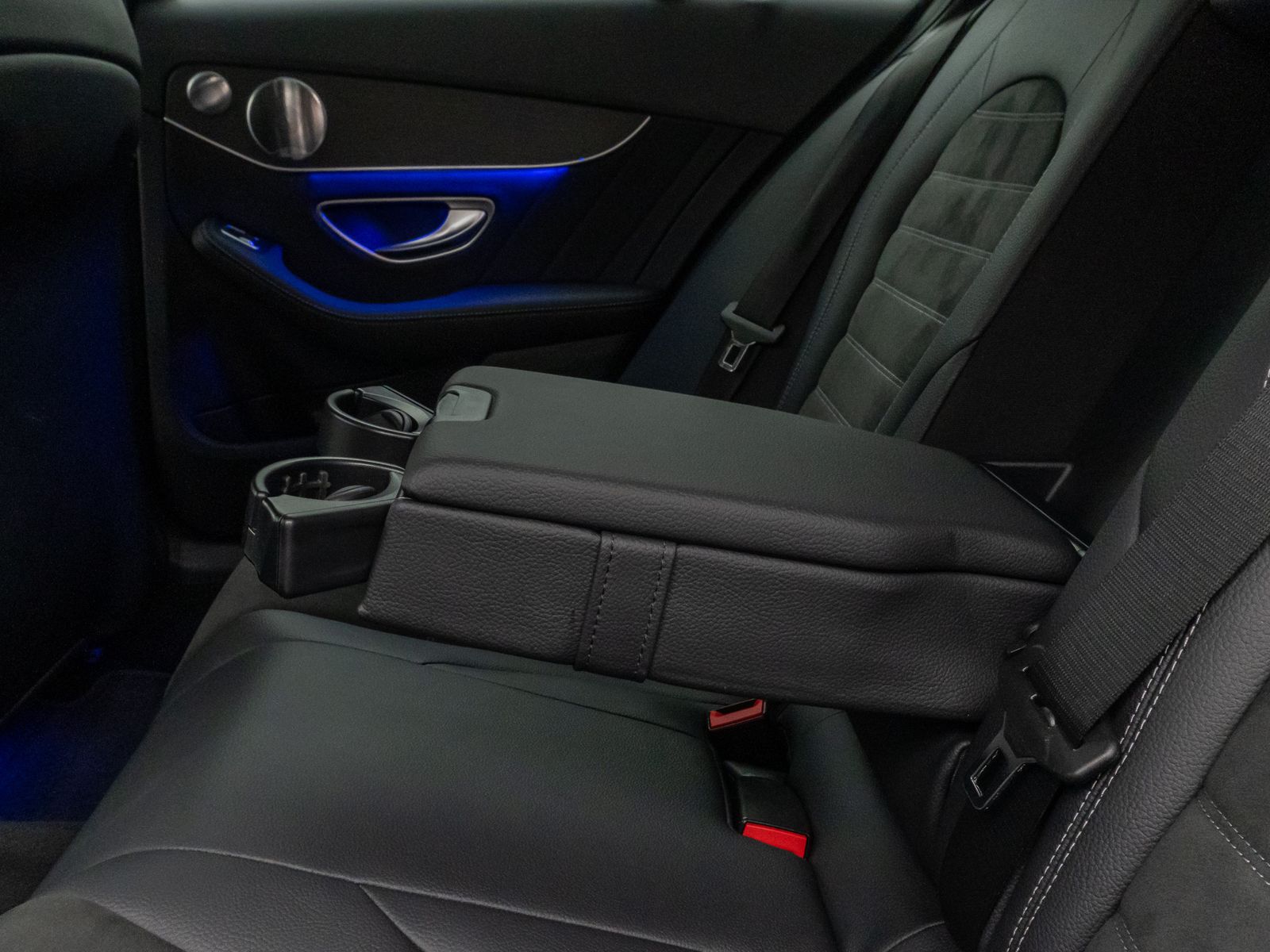 Fahrzeugabbildung Mercedes-Benz C 300d AMG Line 4Matic Kamera Burmester DAB