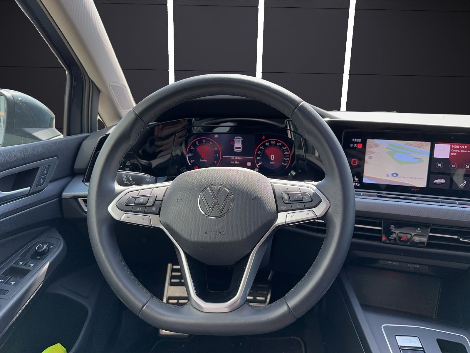 Fahrzeugabbildung Volkswagen Golf VIII Variant eTSI Active DSG NAVI LED AppCo
