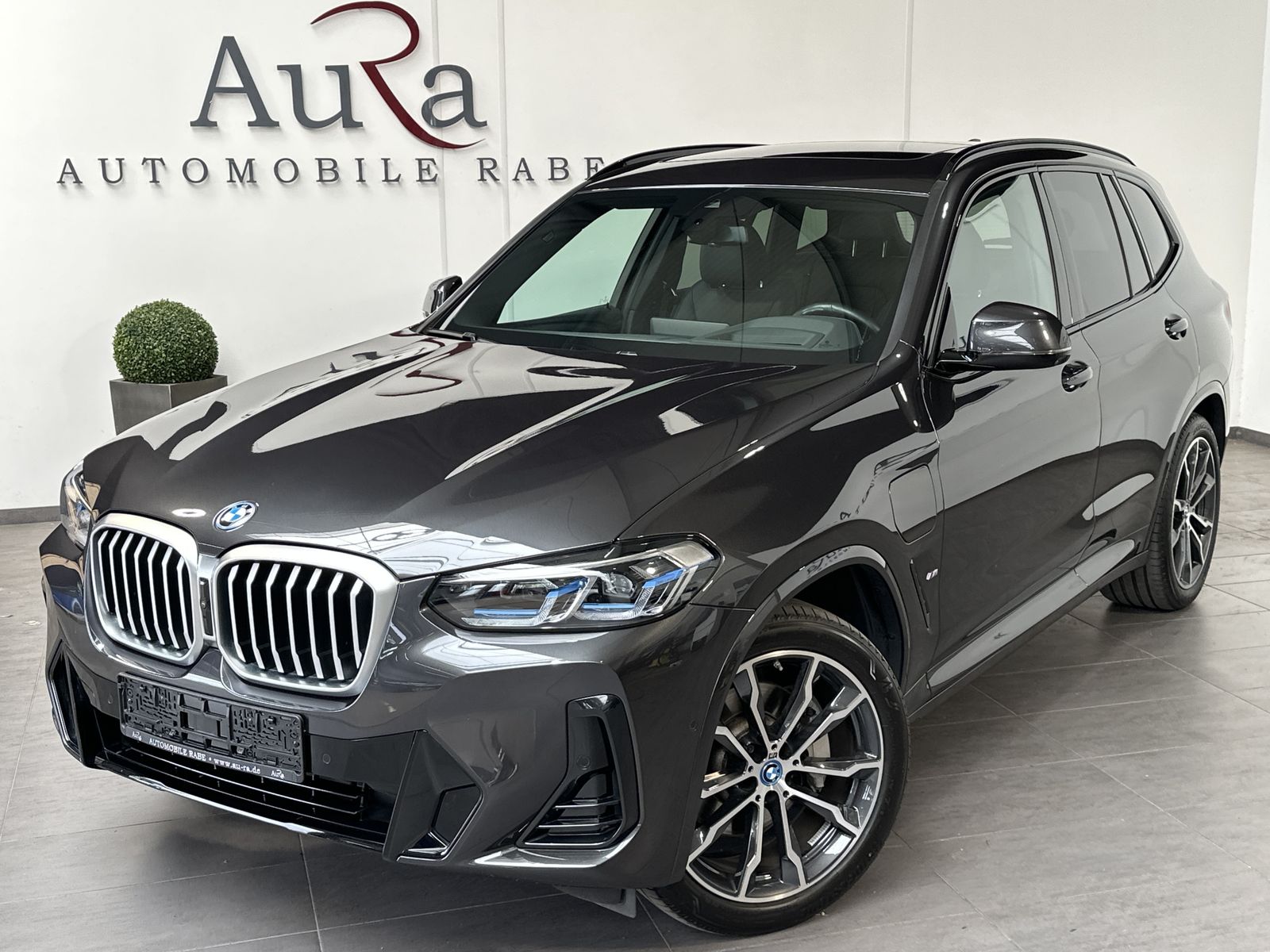 Fahrzeugabbildung BMW X3 xDrive30e M-Sport NAV+LED+HUD+PANO+AHK+20ZOLL