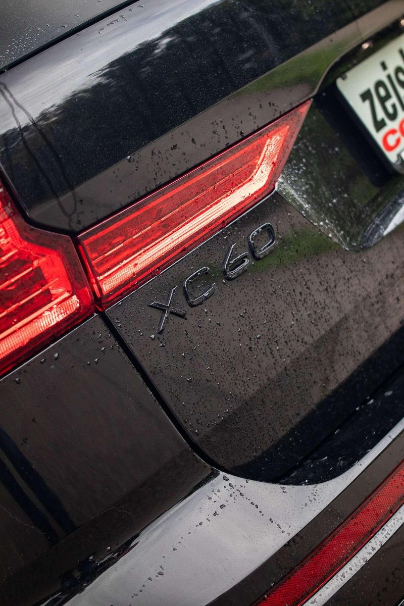 Fahrzeugabbildung Volvo XC60 Plus Black Edition Recharge Plug-In Hybrid