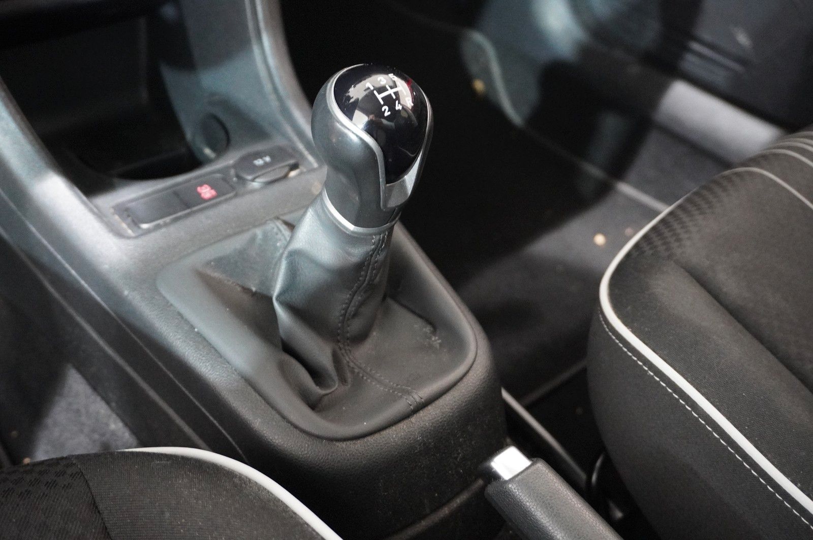 Fahrzeugabbildung SEAT Mii 1.0 SPORT 5-TÜR KLIMA/ALU/CD/AUX/NEBEL/TÜV