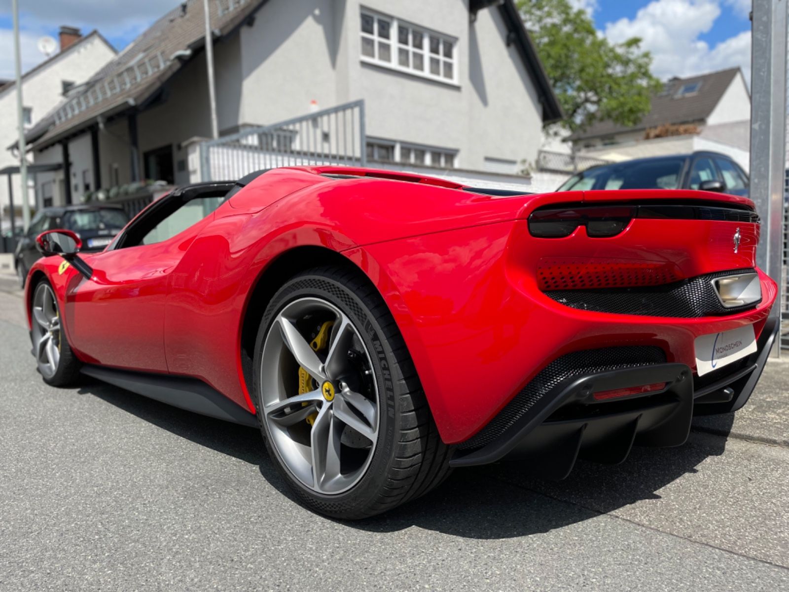 Fahrzeugabbildung Ferrari 296 GTS Spider |Head-Up|ADAS|360°|JBL|2.Disp