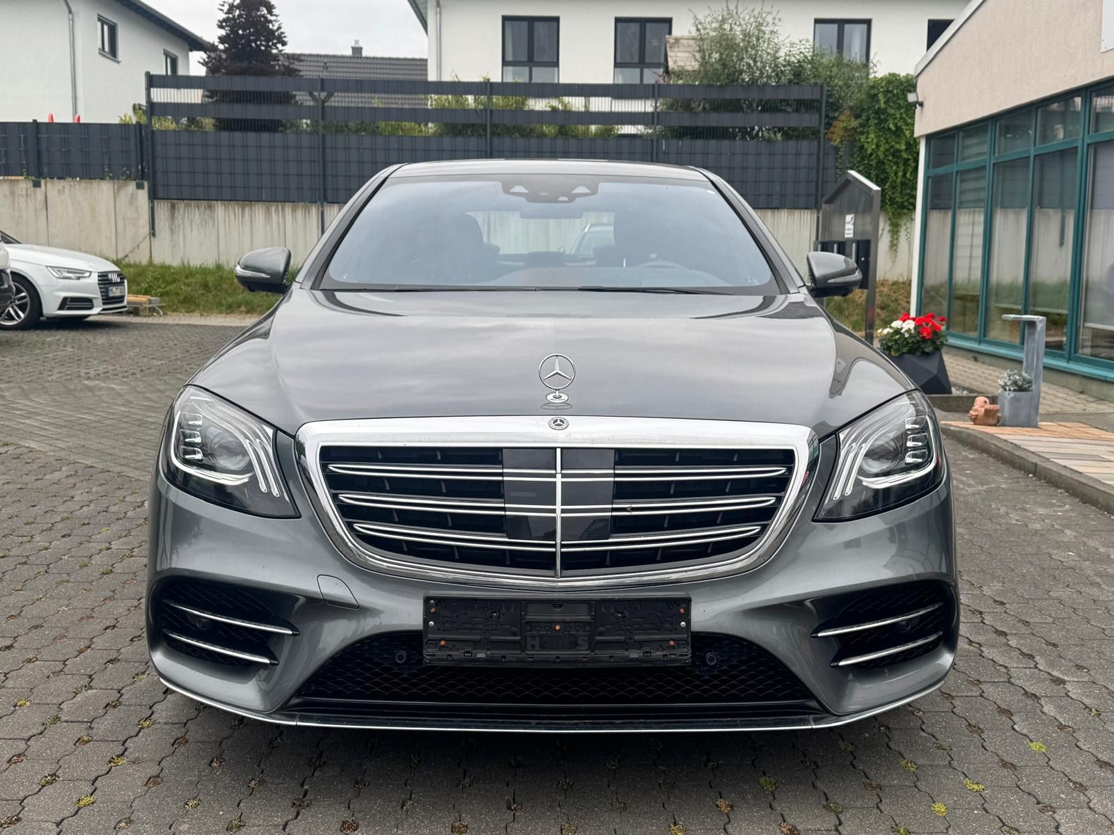 Fahrzeugabbildung Mercedes-Benz S 560 e L AMG-LINE+MEMO+LED+BURM+360°+HEAD-UP+