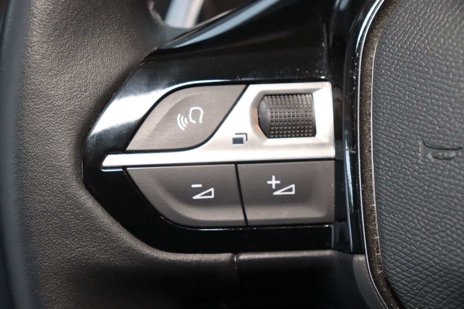 Fahrzeugabbildung Peugeot 208 1.2i Allure Pack * HU / AU neu