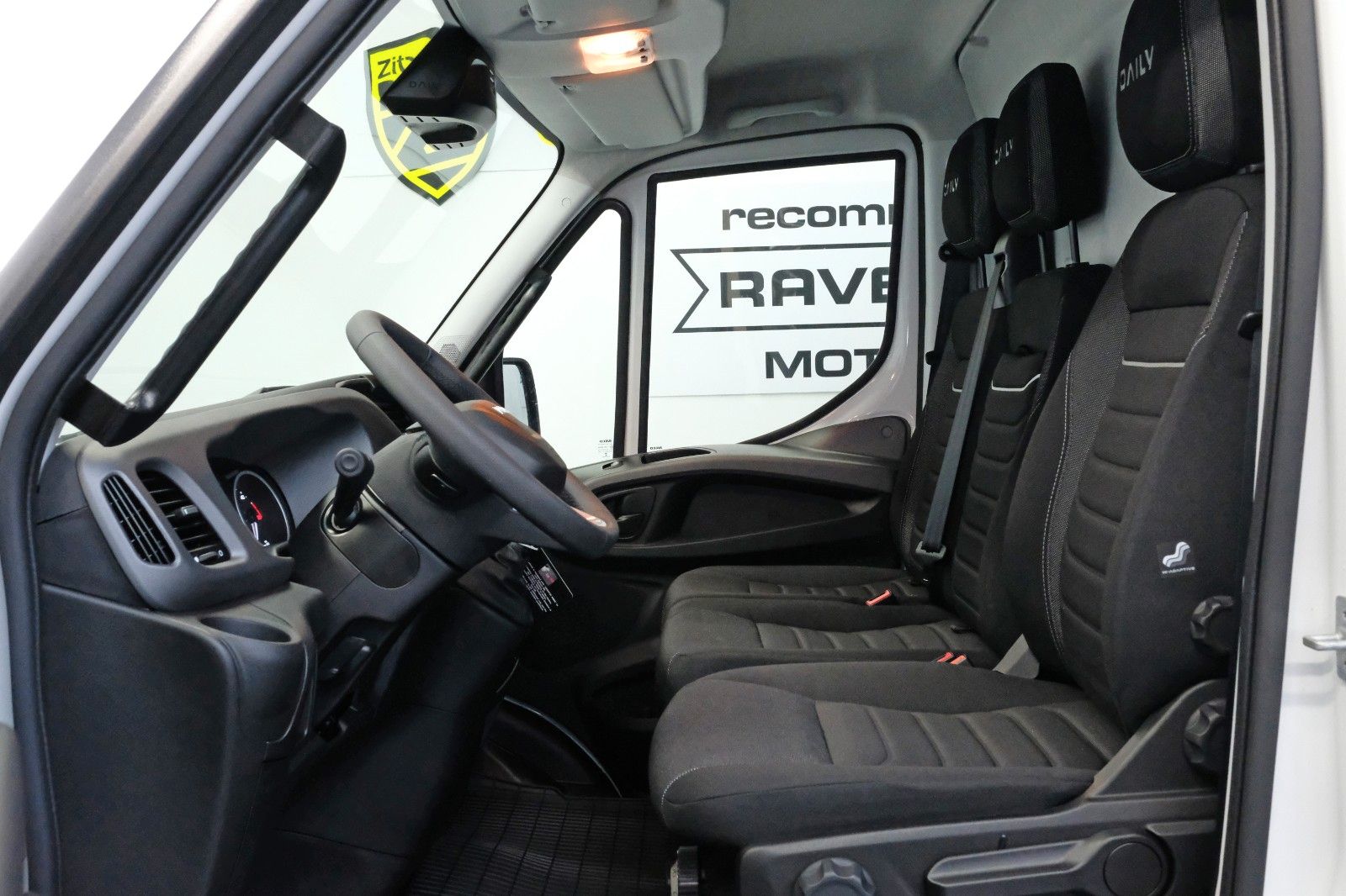 Fahrzeugabbildung Iveco Daily 35S18HA8V H3 AUTOMATIK+AHK+KAMERA RS4100