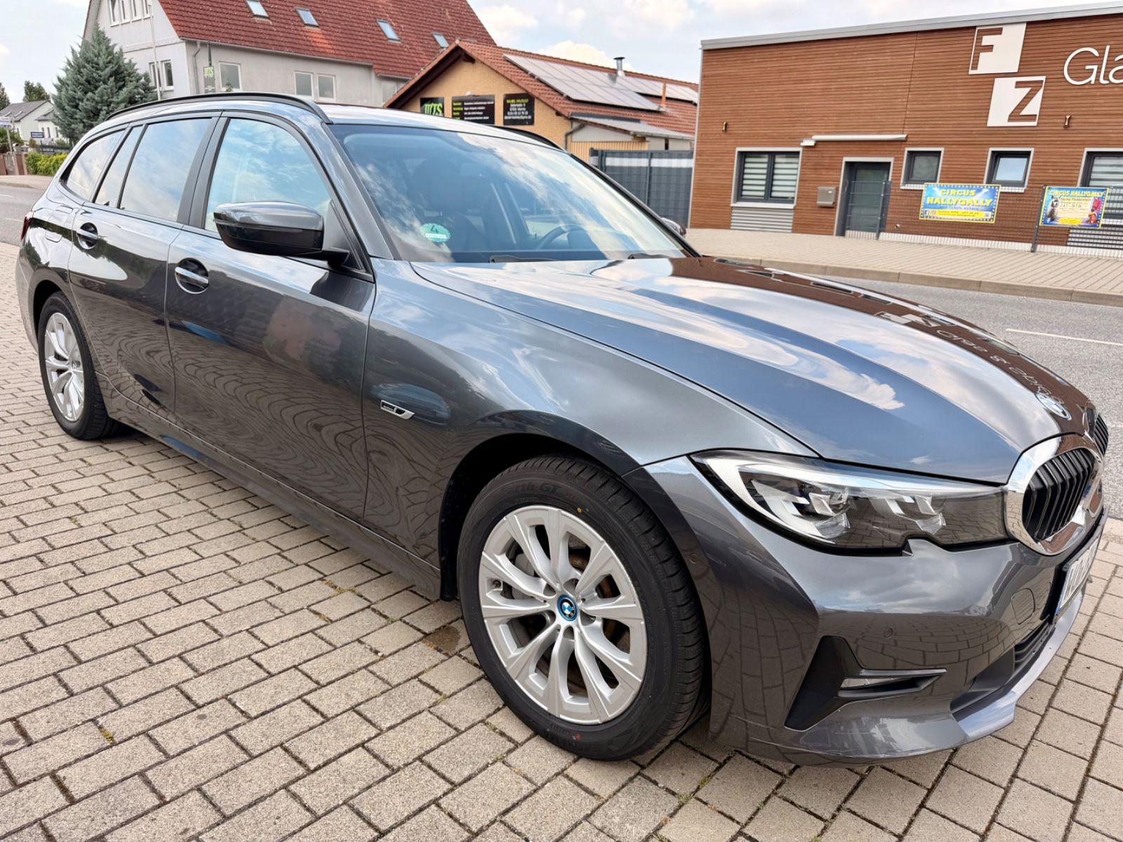 BMW 330 3 Touring 330 e Advantage//AUT/NAV/LEDER