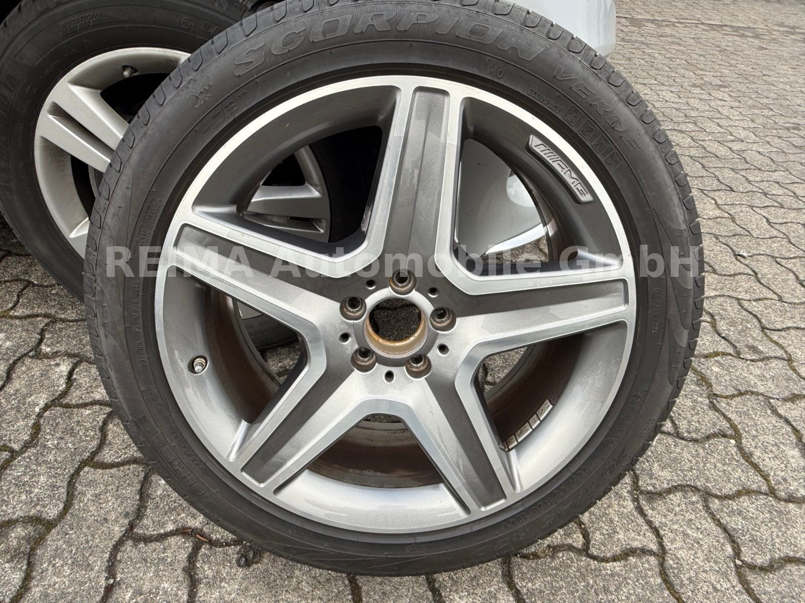 Fahrzeugabbildung Mercedes-Benz GLE 250 d AMG-Paket, LED, H&K, DAB, Leder