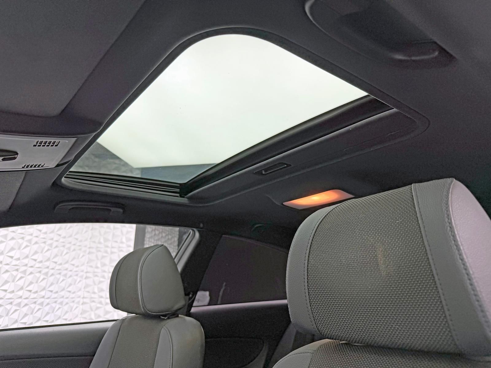 Fahrzeugabbildung BMW 118i M-PAKET/PDC/PANO/KLIMA/SCHECKHEFT/XENON/TFL