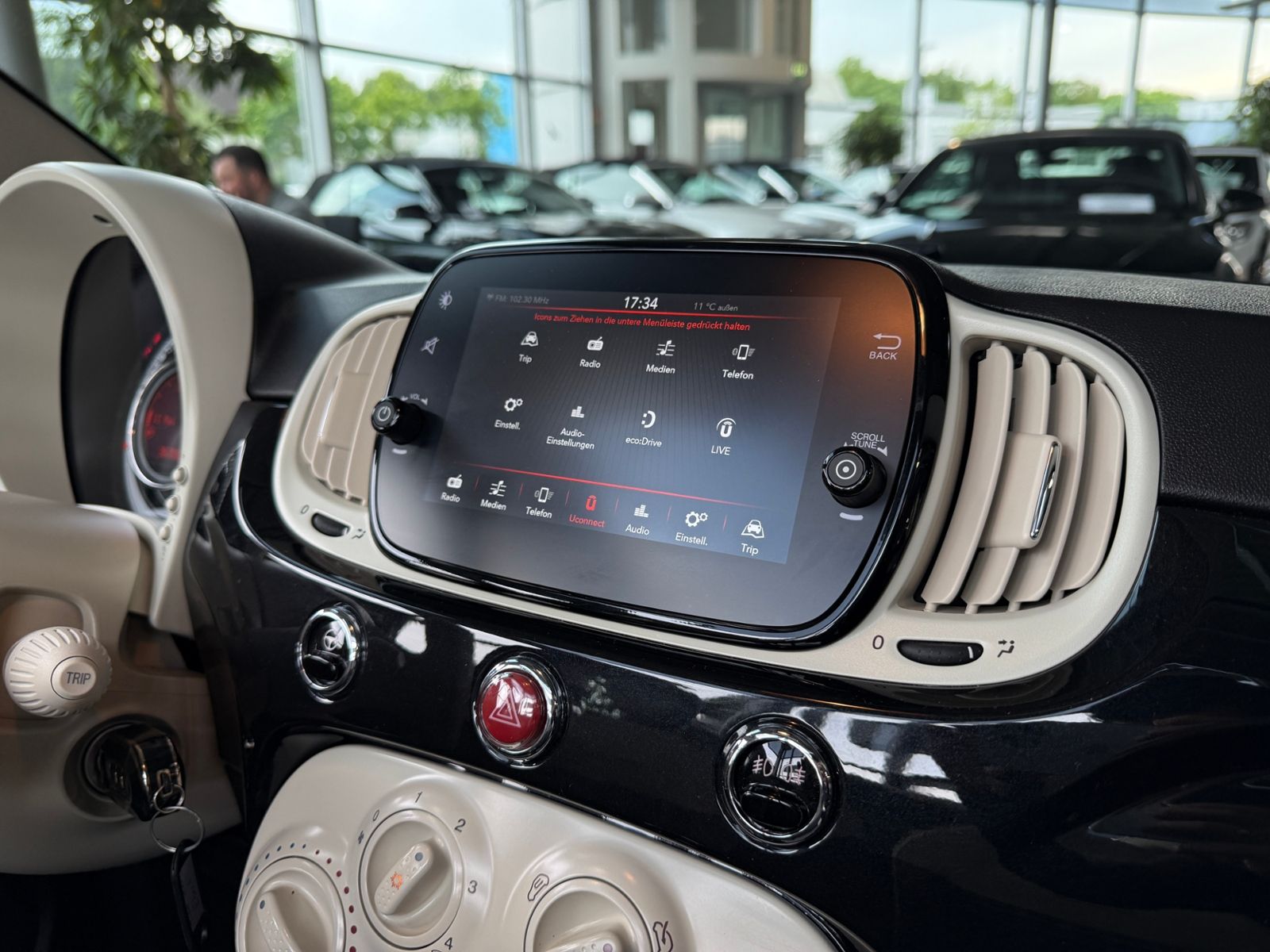 Fahrzeugabbildung Fiat 500C Lounge NAVI PDC ALU