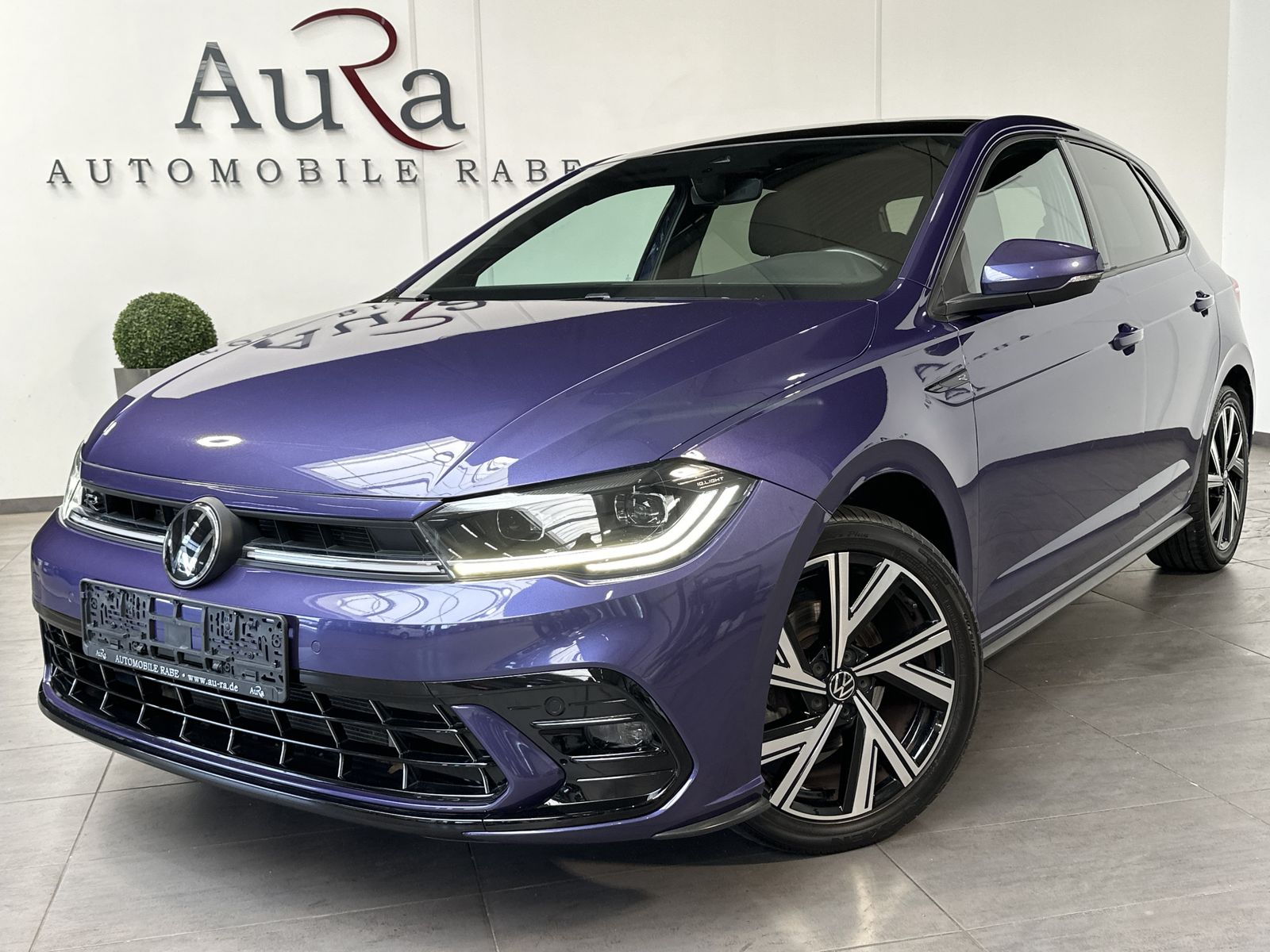 Fahrzeugabbildung Volkswagen Polo 1.0 TSI DSG R-Line NAV+LED+PANO+VCOCKPIT+PP