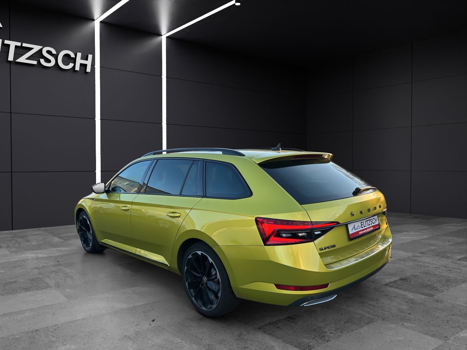 Fahrzeugabbildung SKODA Superb Combi Sportline iV Matrix STH AHK SH PANO