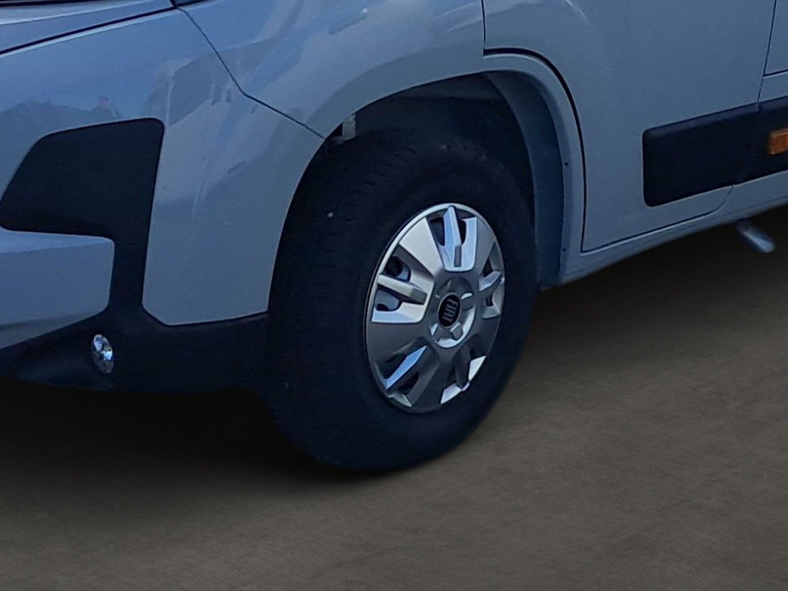 Fahrzeugabbildung Karmann Dexter DE 625  Captain-Chair-Sitze, RFK