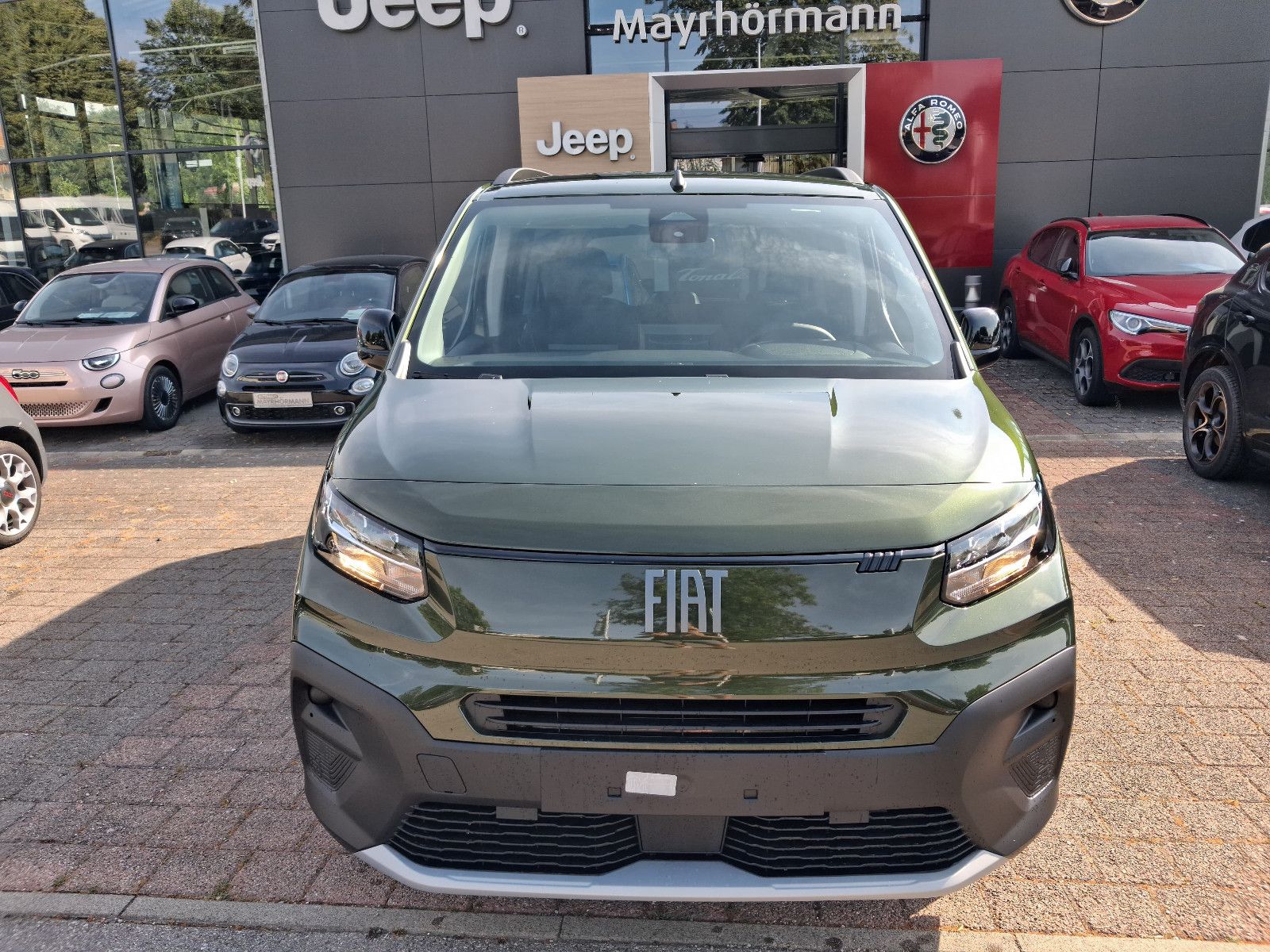 Fahrzeugabbildung Fiat Qubo L 7-Sitzer L2 1.5 Diesel 96 kW Icon