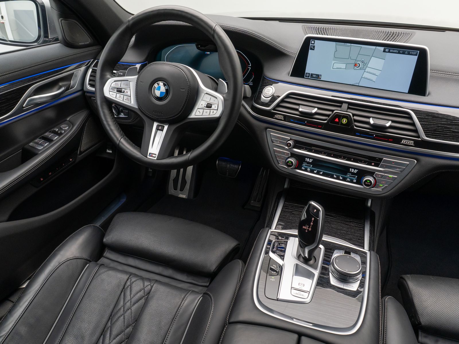 Fahrzeugabbildung BMW 740d xD M Sport 360°Laser HUD H/K SoftCl Massage