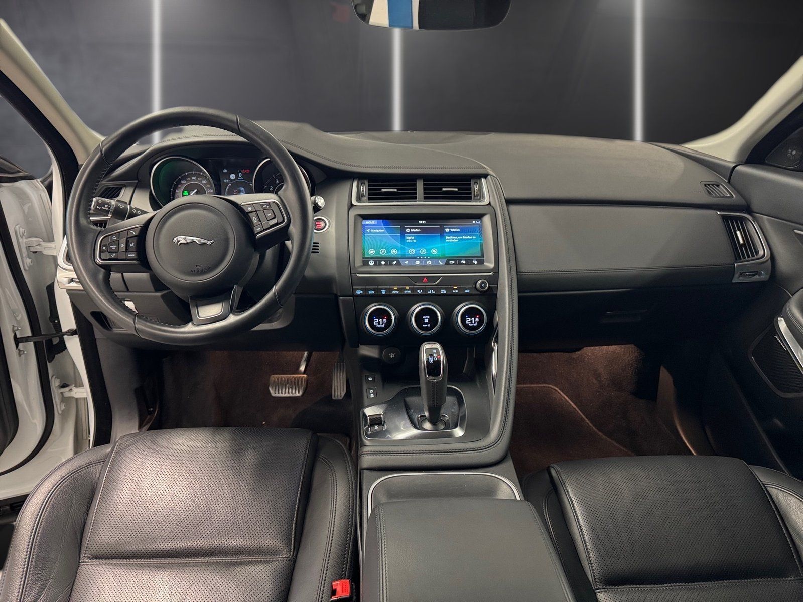 Fahrzeugabbildung Jaguar E-PACE P200 SE AWD*ACC*LED*Navi*Memory*360°*PDC