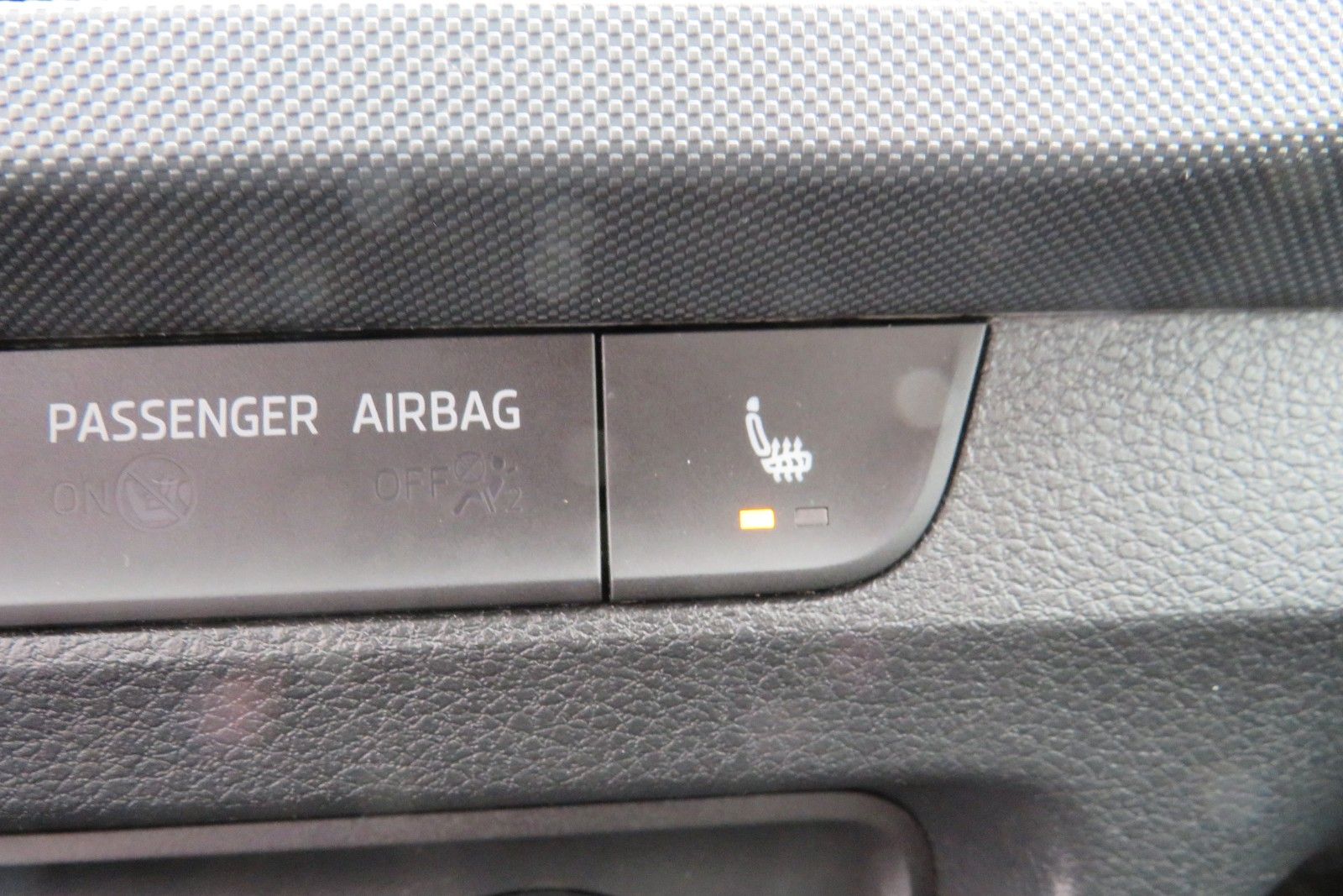 Fahrzeugabbildung SKODA Fabia Combi KLIMA SITZHEIZUNG PDC ALU 1.HAND