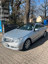 Mercedes-Benz Mercedes E250d Coupe Panorama BLUE EFFICIE... - Mercedes-Benz E 250 mit Diesel-Antrieb: Coupe
