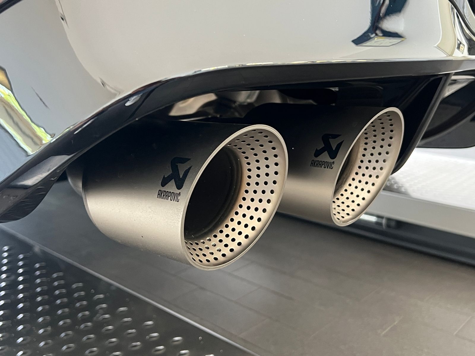 Fahrzeugabbildung Volkswagen Golf VIII R 2.0 TSI DSG 4MOTION *R-Performance P