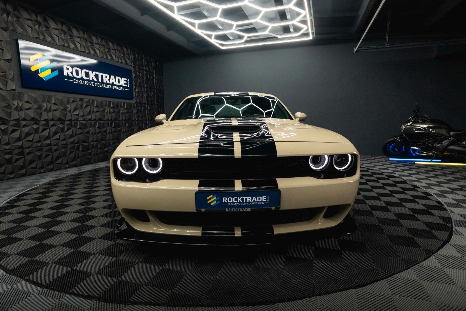 Fahrzeugabbildung Dodge Challenger 6.4 V8 SRT 392 R/T SCAT PACK WIDEBODY