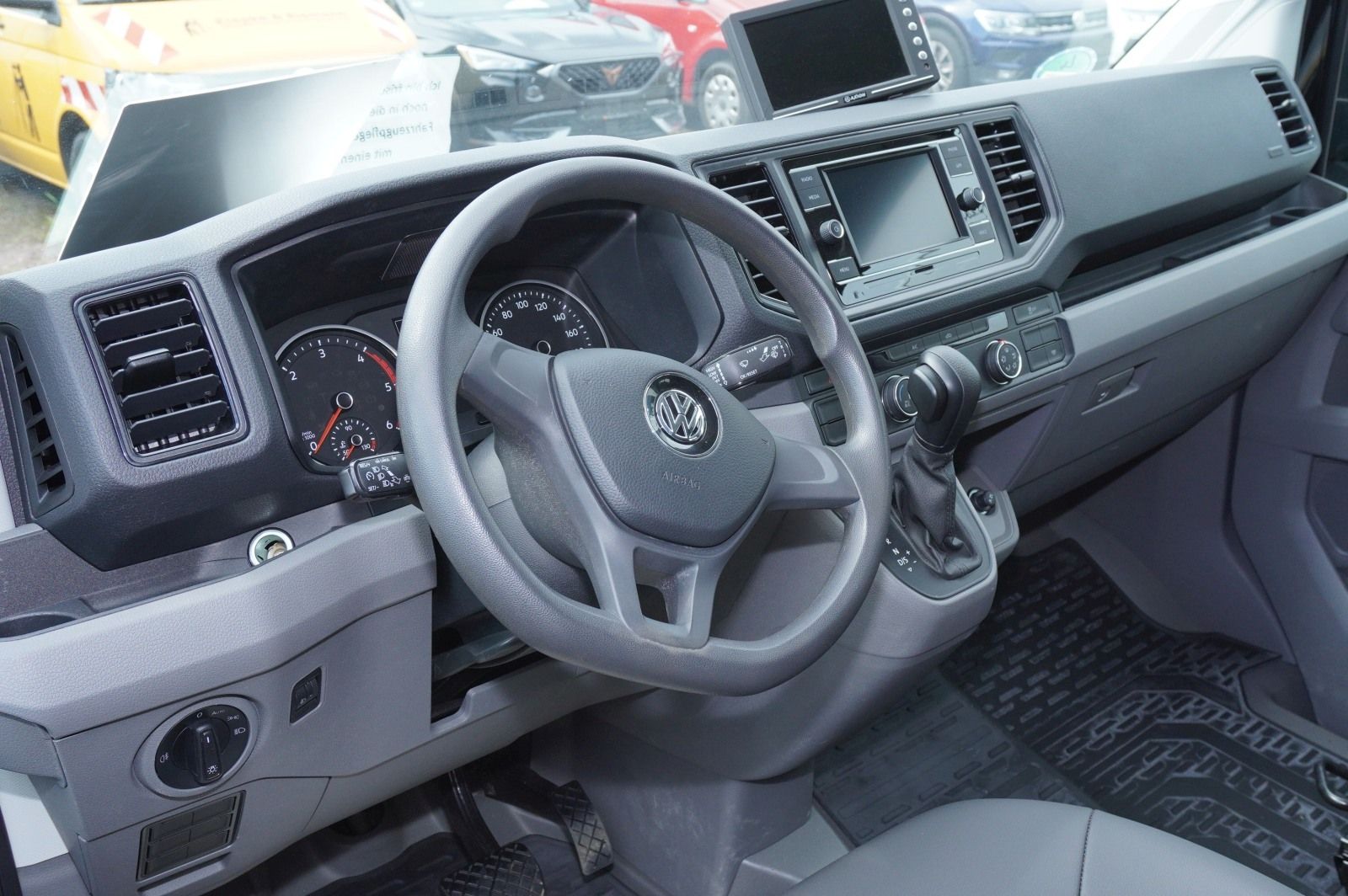 Fahrzeugabbildung Volkswagen Crafter 35 2.0 TDI Pritsche 'Kran' DOKA L3 lang