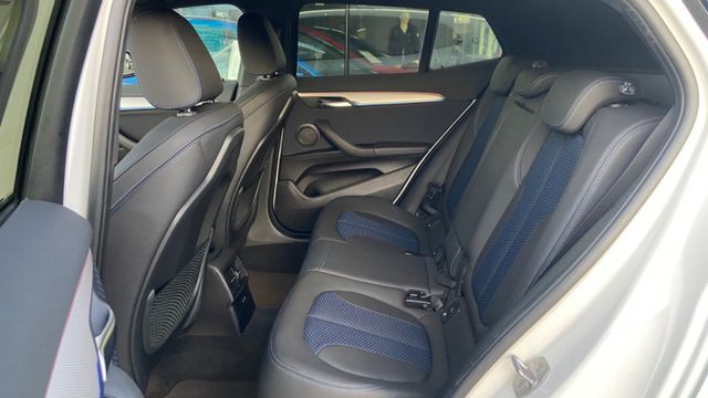 Fahrzeugabbildung BMW X2 sDrive 18 i M Sport NAVI, PDC !! 32.814 KM !!