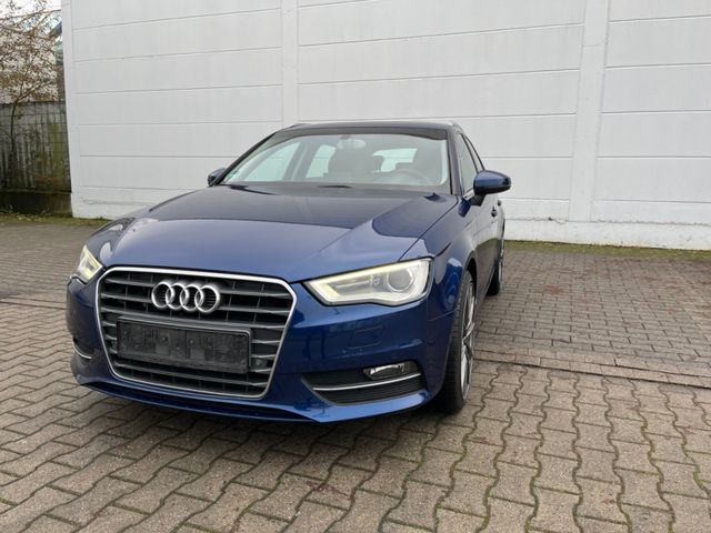 Audi A3 Sportback ambiente quattro/ Leder/Navi/2 Hand