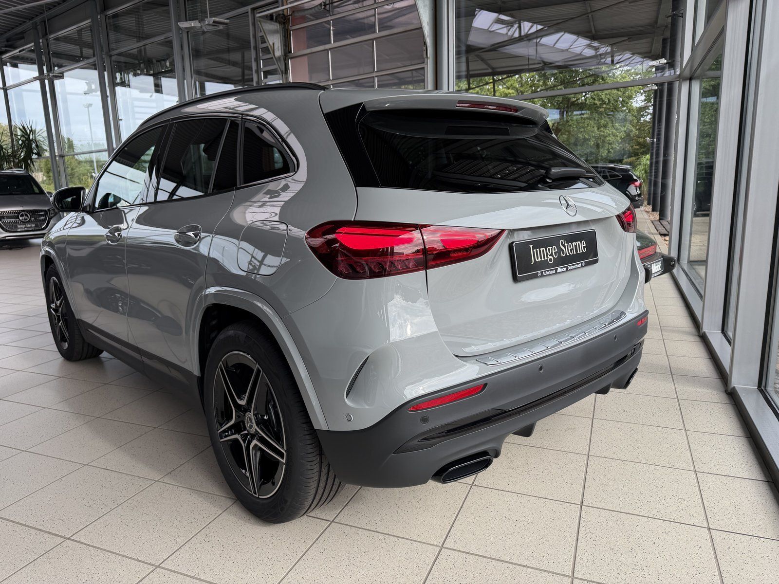 Mercedes-Benz GLA 250 4MATIC AMG Premium Night Multibaem AHK imagem 2