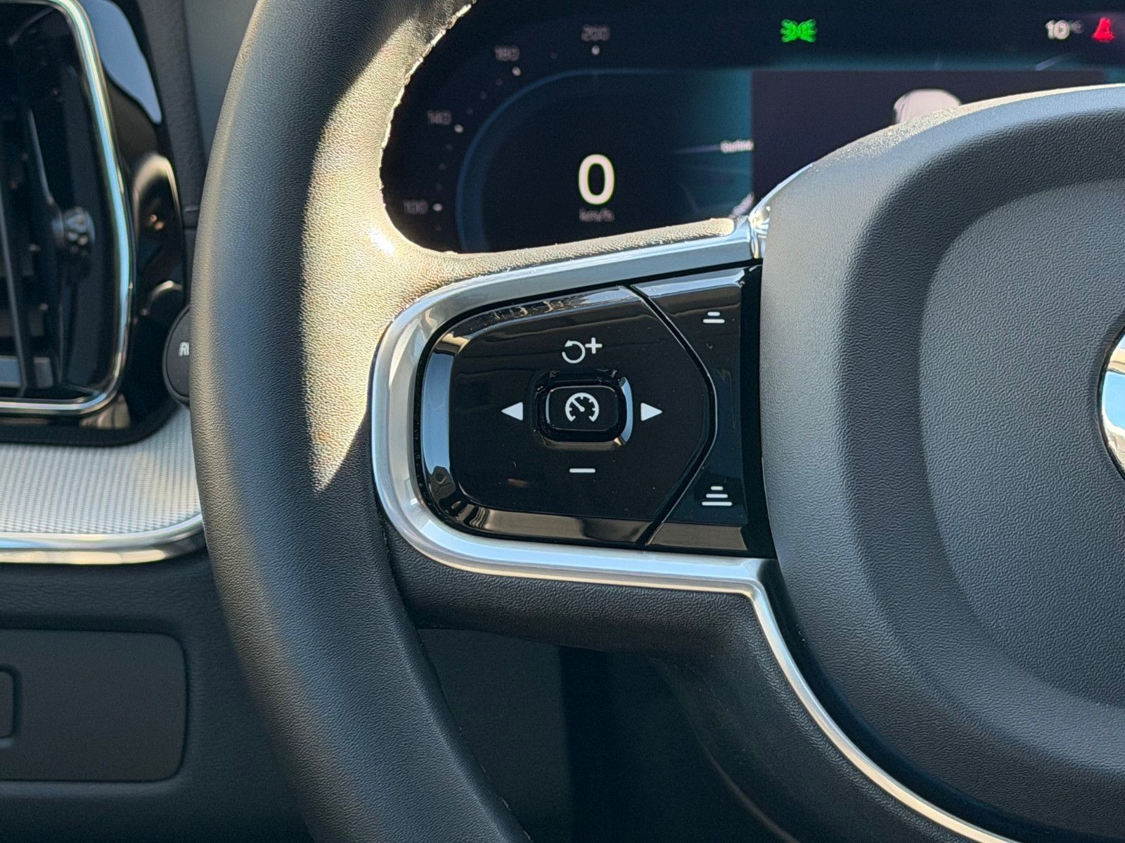 Fahrzeugabbildung Volvo XC60 B5 D Ultimate Dark AWD*STHZG*PANO*360°*ACC