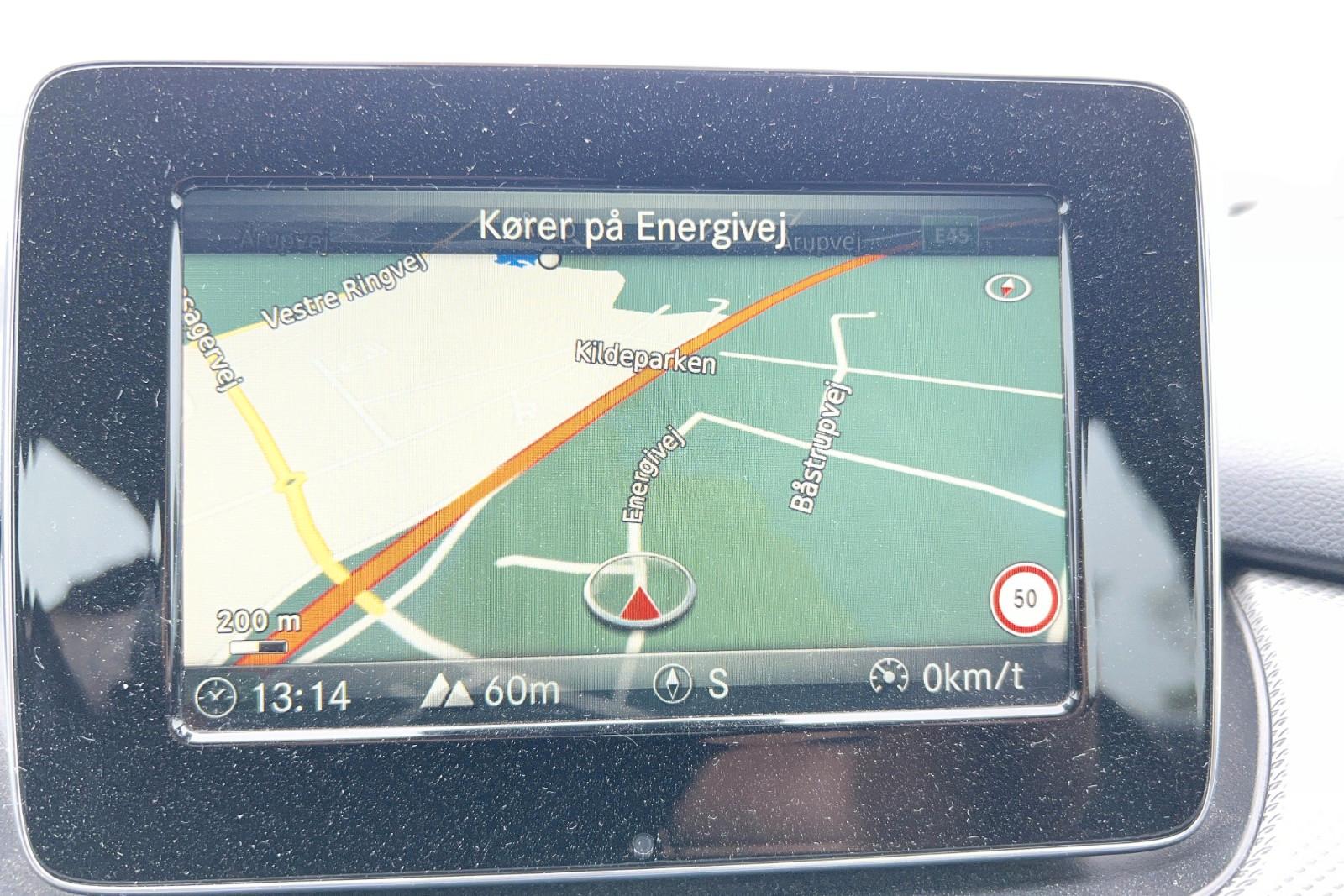Mercedes-Benz B220 2015 — photo 10