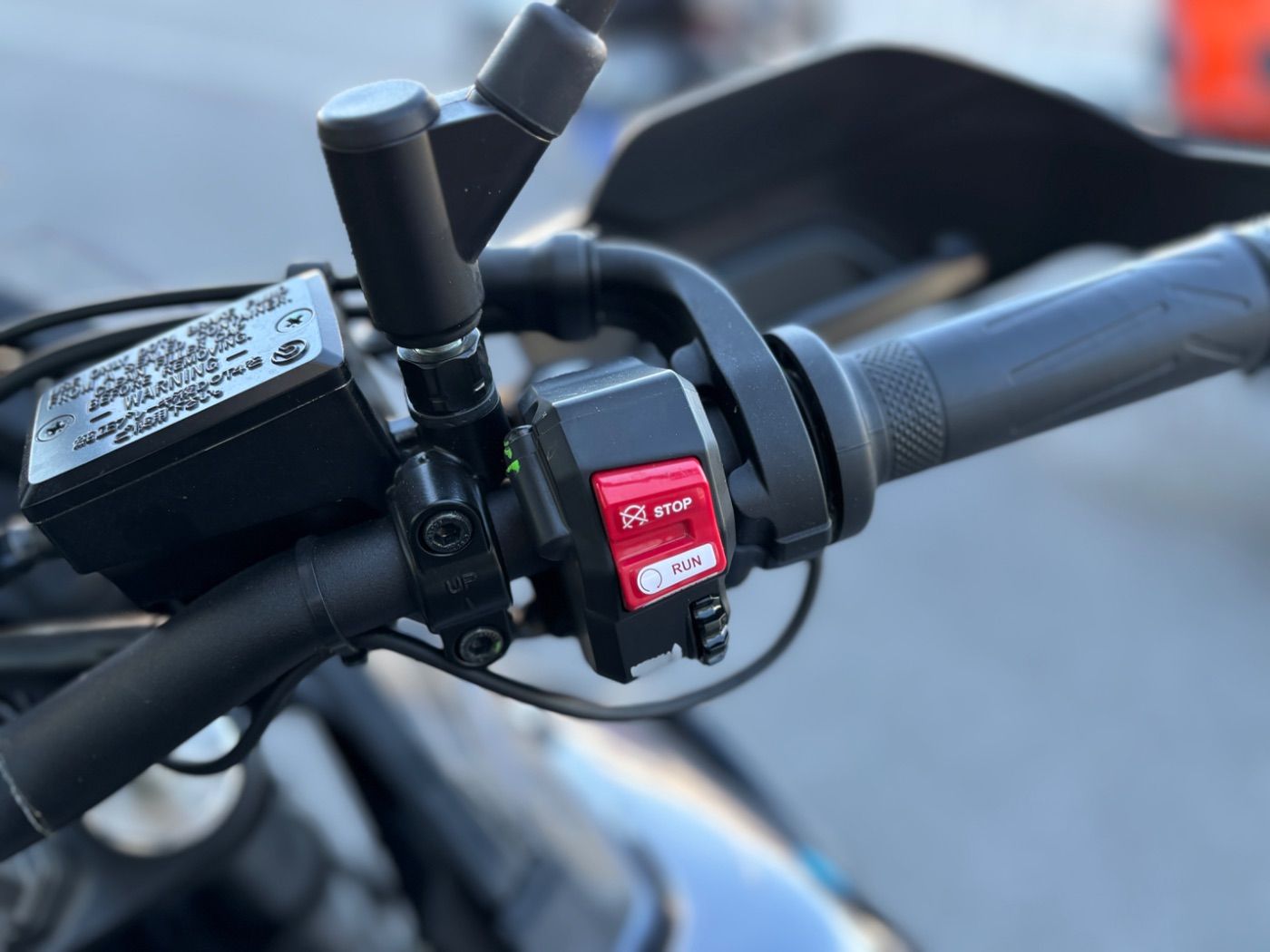 Fahrzeugabbildung Yamaha XTZ 700 Tenere World Raid Modell 2024 Akrapovic