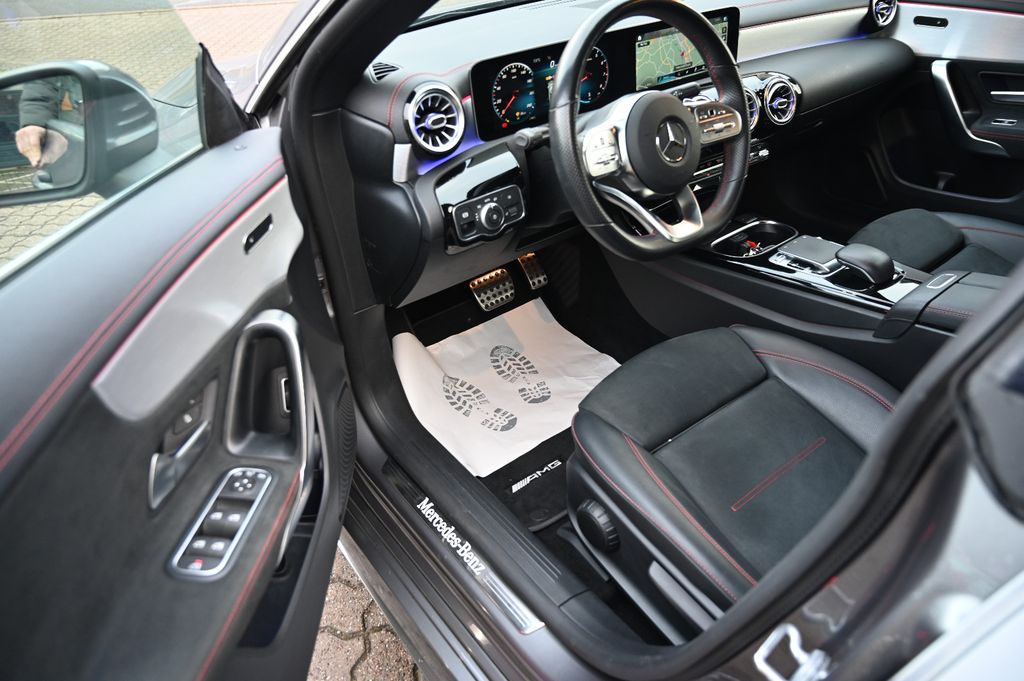 MERCEDES-BENZ CLA 220 AMG Line Leder Navi Autom. Cam LED MERCEDES-BENZ CLA 220 AMG Line Leder Navi Autom. Cam LED