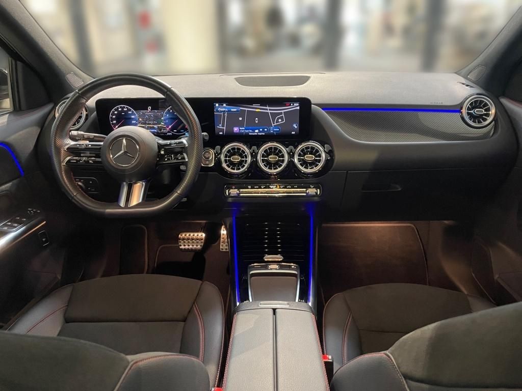 Fahrzeugabbildung Mercedes-Benz GLA 180 AMG AHK Pano LED KeyLess SHZ Sport Navi