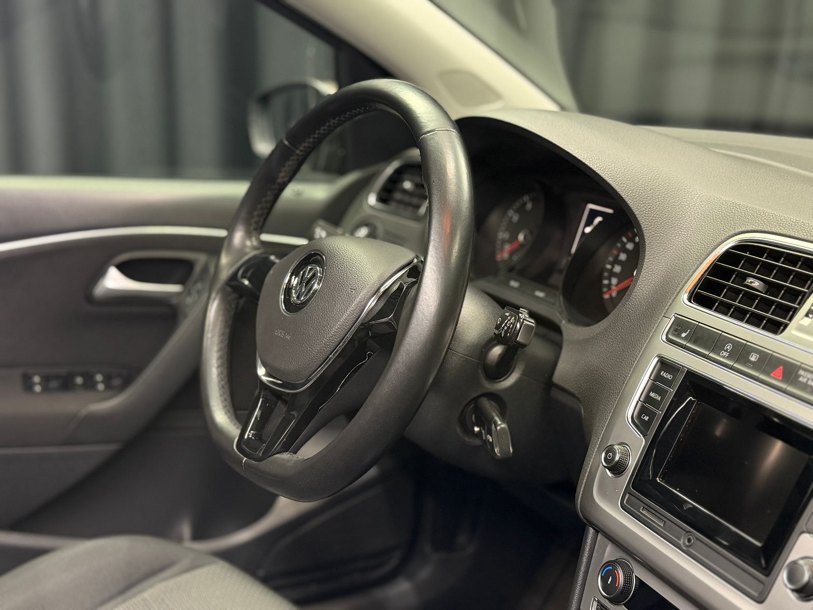 Fahrzeugabbildung Volkswagen Polo V Highline BMT/Start-Stopp|KLIMA|PDC|1-HD