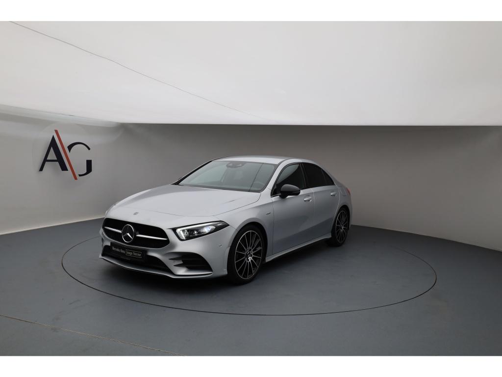 Mercedes-Benz A 200 Limousine Night Ambi Mbeam AppleCarplay