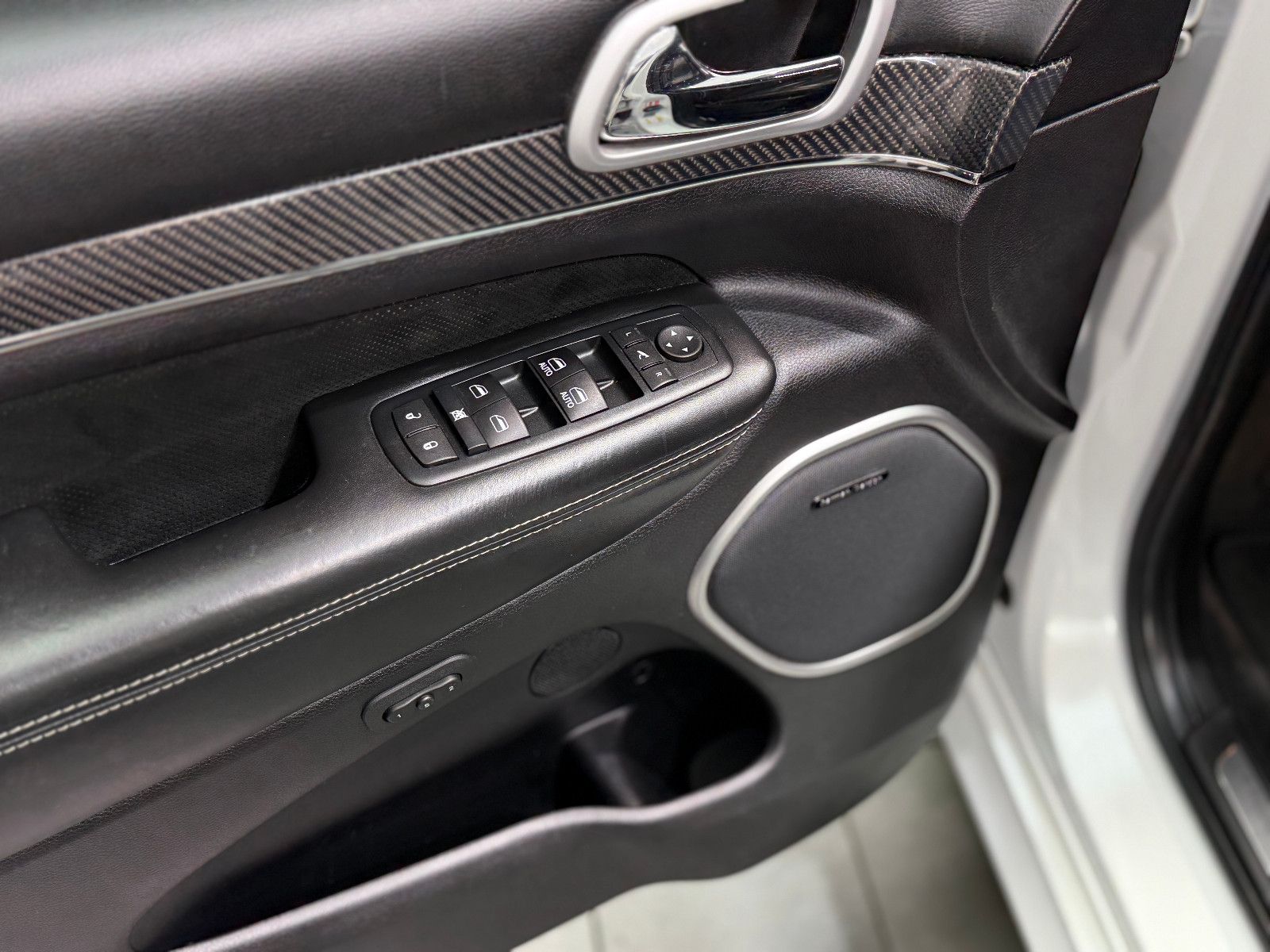 Fahrzeugabbildung Jeep Grand Cherokee 6.4 V8 HEMI SRT|H&K|D-FZG|