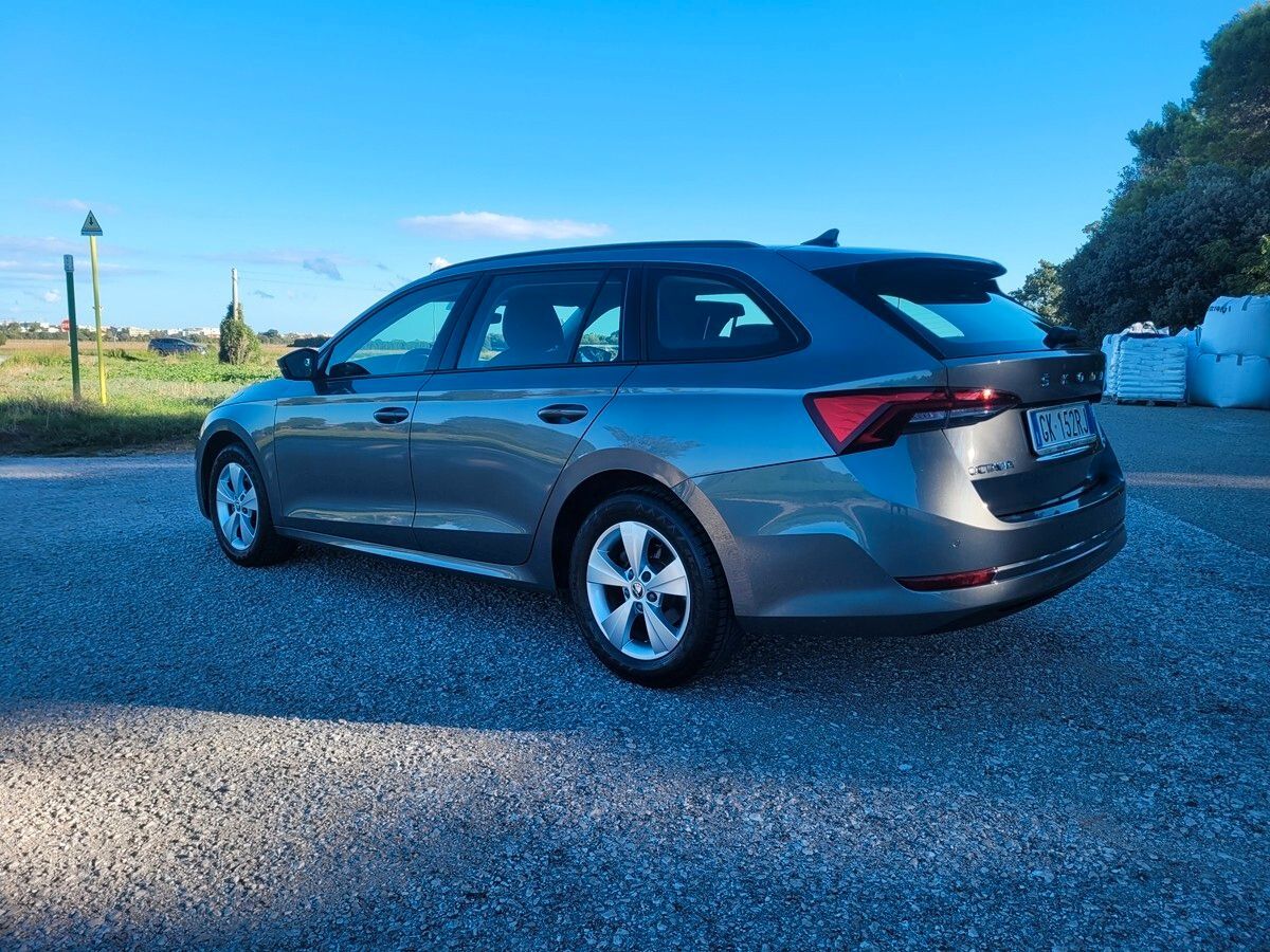 Skoda Octavia 1.0 e-TEC DSG Wagon Executive imagem 3