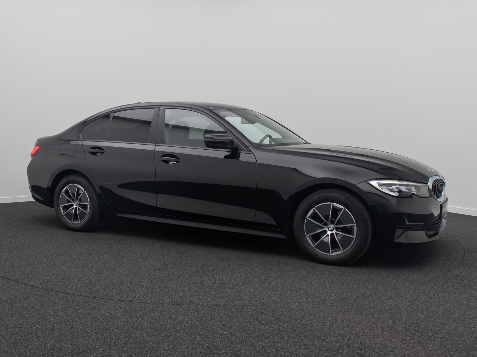 Fahrzeugabbildung BMW 318i CockpitPlus DAB GeschwindigReg Alarm HiFi