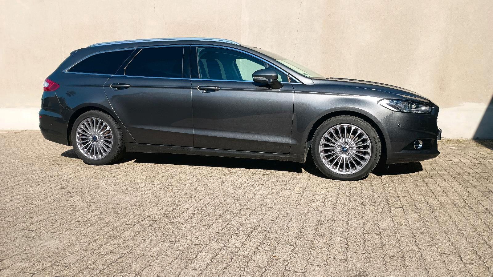 Ford Mondeo 2015 — вигляд ззаду