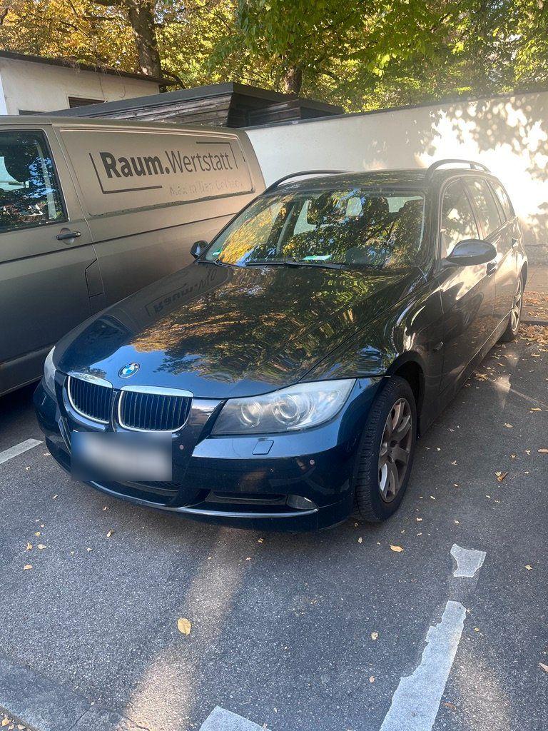 BMW 318 2006 — interior