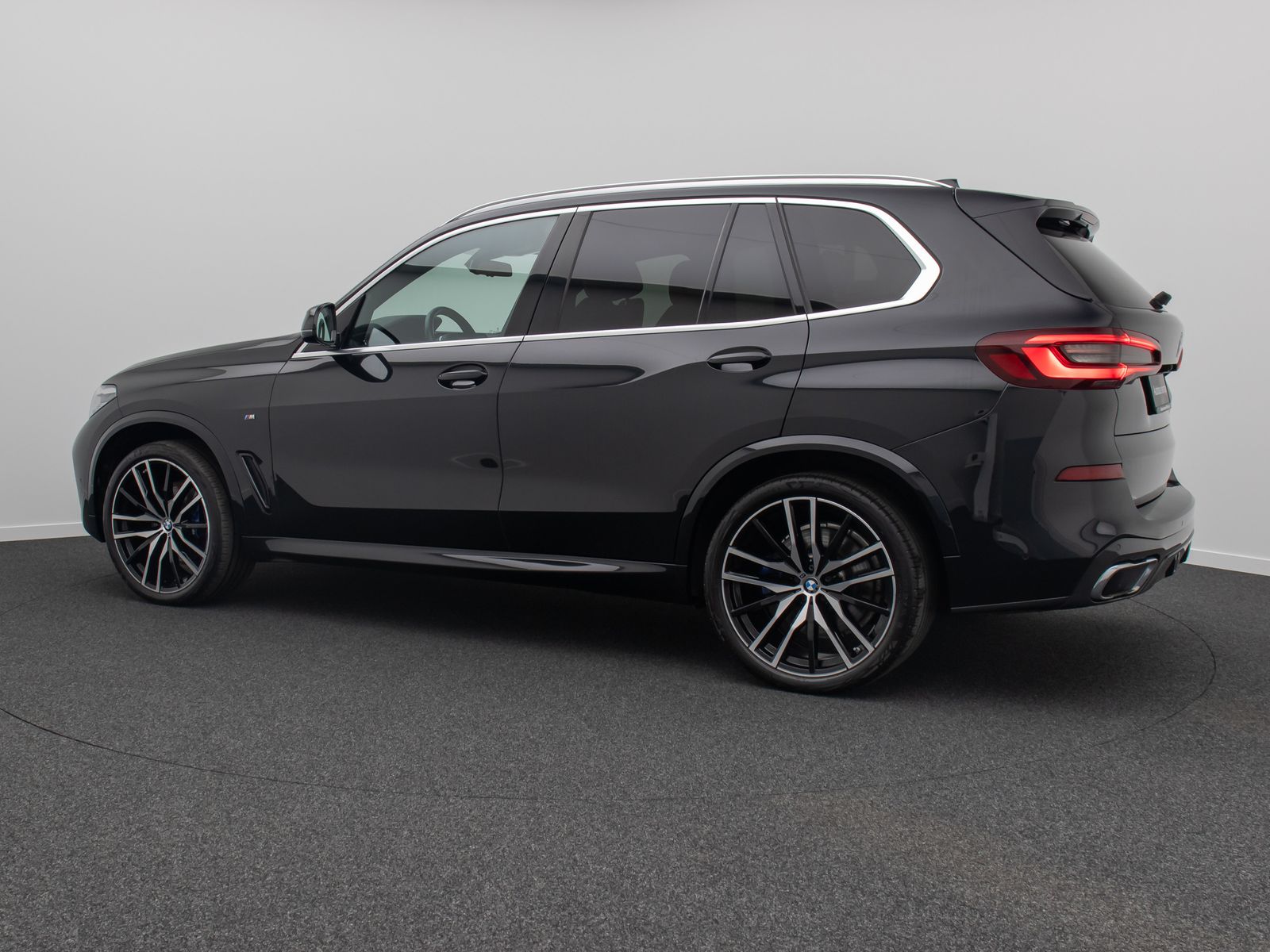 Fahrzeugabbildung BMW X5 xD30d M Sport B&W HUD DAB Panorama 22Zoll