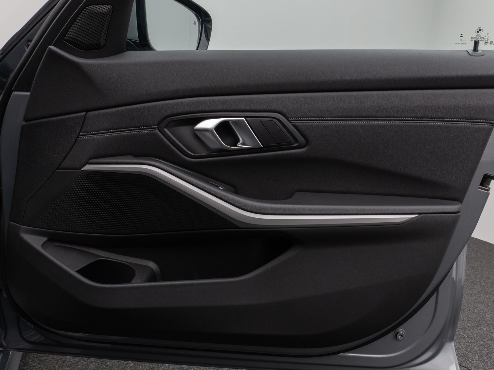 Fahrzeugabbildung BMW 330e Panorama Kamera HUD DAB HiFi AHK Sport Lede